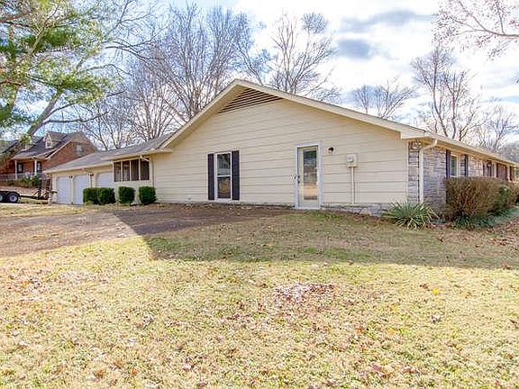 3rd image of 102 Brookhaven Trl