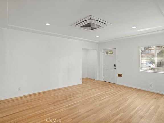 5th image of 300 W Hillsdale St