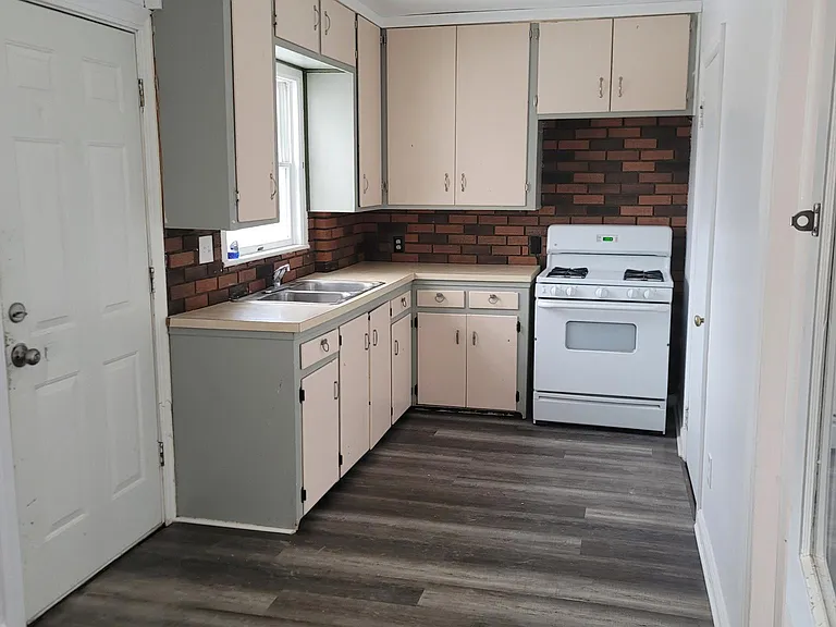 1160 W Hill Rd — Photo 1