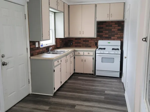 1160 W Hill Rd, Flint, MI 48507