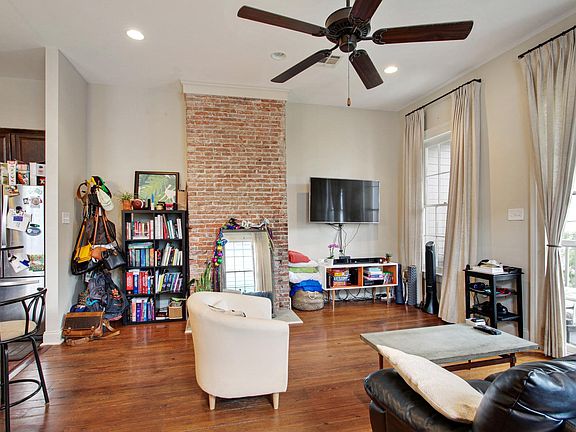 4th image of 930 Melpomene St #2