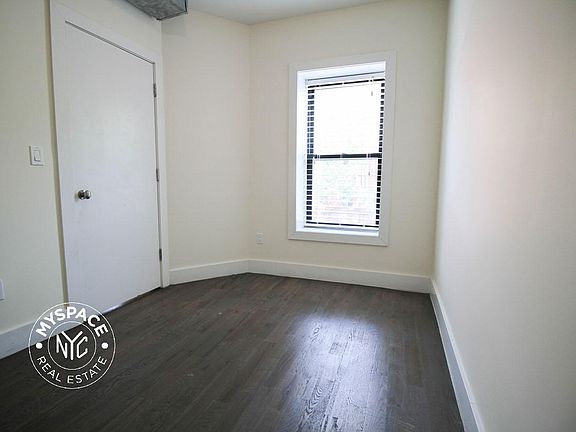 4th image of 360 Bainbridge St #3