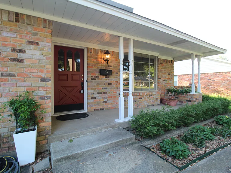 10146 Coveridge Dr — Photo 2