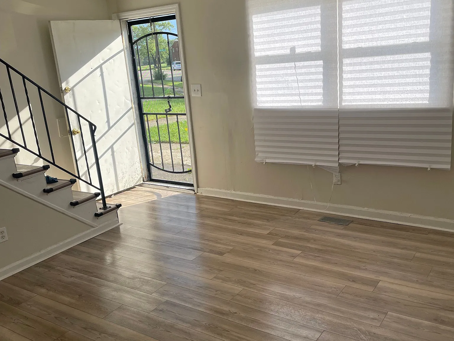 2 bed, 1.5 bath, 1000 sqft, $1,000 — Photo 2