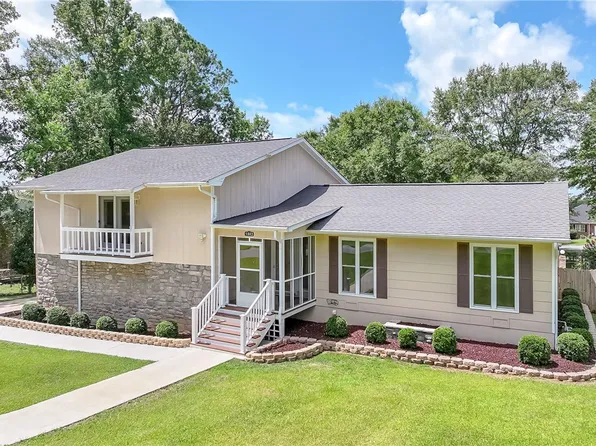 1802 Briarwood Ln, Opelika, AL 36801
