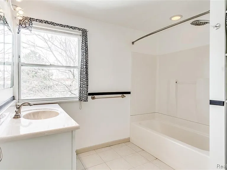 3388 Coolidge Hwy — Photo 7