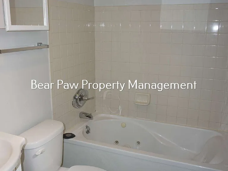 960 Loveland St #B — Photo 14