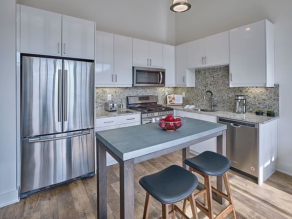 4th image of 33 Ashland Ave #202M