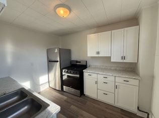 8 W 2nd St, Niles, OH 44446
