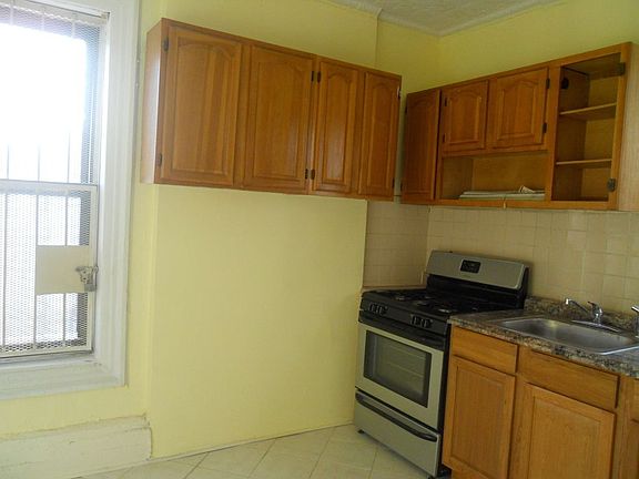 5th image of 624 Park Pl APT 4R