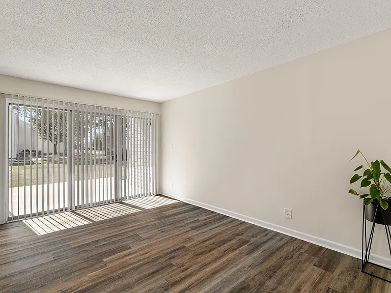 New Hanover Village Apartments — Photo 6