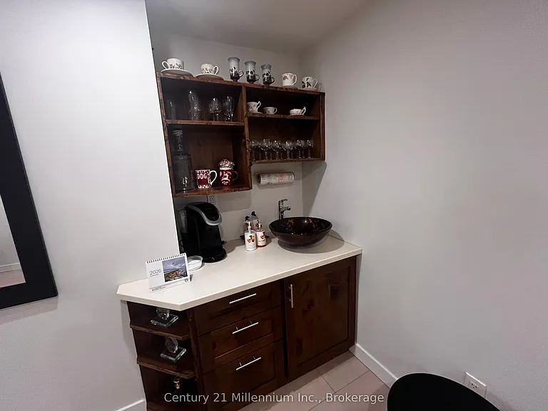 122 Bay St E — Photo 7