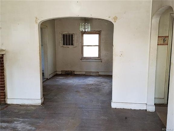 5th image of 305 Glenwood Ct