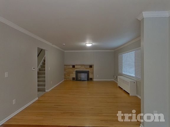 3rd image of 803 Willard St W