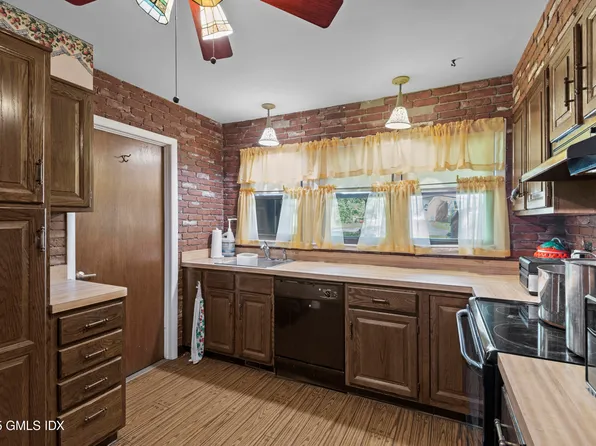 337 Woodbine Rd, Stamford, CT 06903