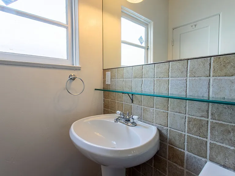 140 E. Tamarisk Road — Photo 17