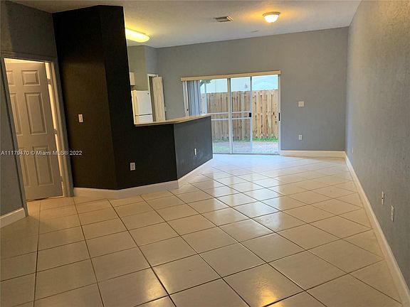 5th image of 10763 NW 83rd St #420