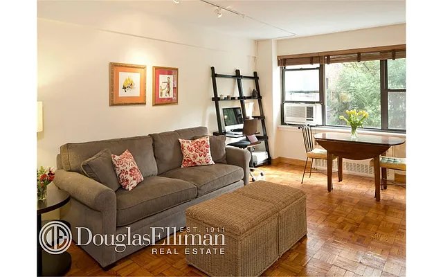 Sold by Douglas Elliman | media 14