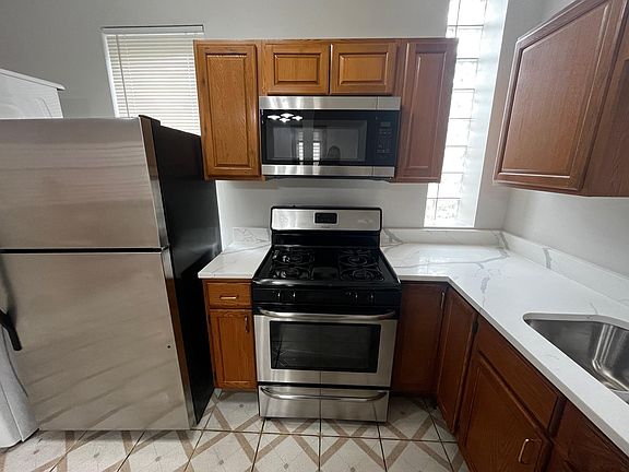 5th image of 1821 W 19th St #1-R