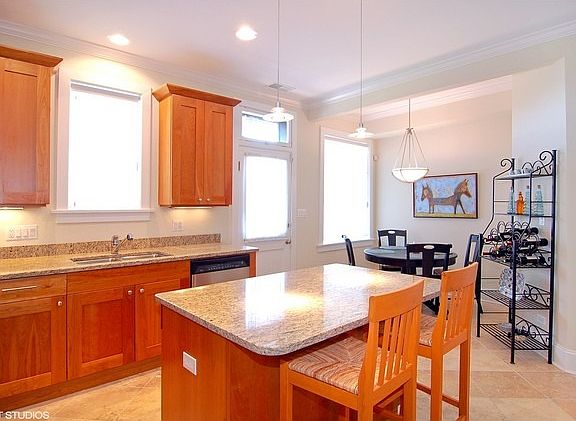 3rd image of 4623 N Beacon St APT 2N