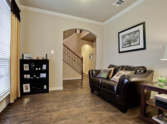 4th image of 5605 Chateau Dr