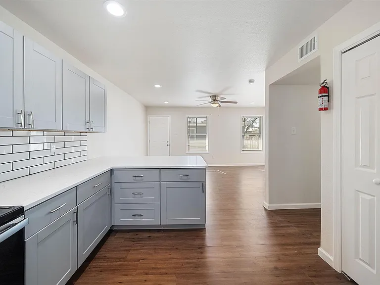 6403 Sloan St #1 — Photo 16