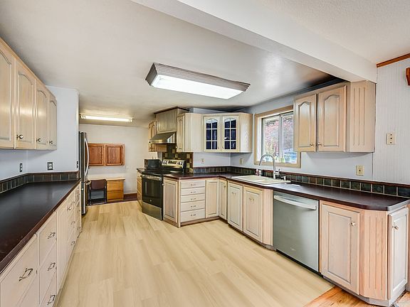 5th image of 15130 SE Main St