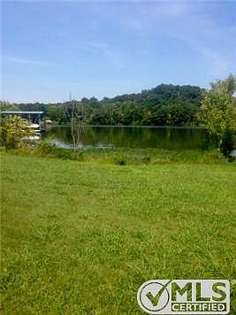 3rd image of 123 Riverbank Private Ct