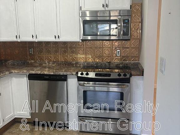 4th image of 704 Little Crescent St