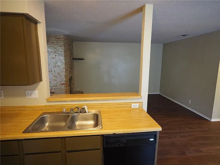 4303 Acropolis Ct #D — Photo 7