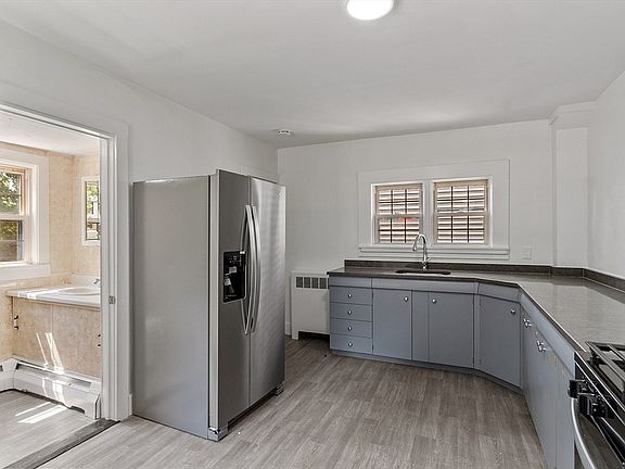 4th image of 230 Cedar St #230