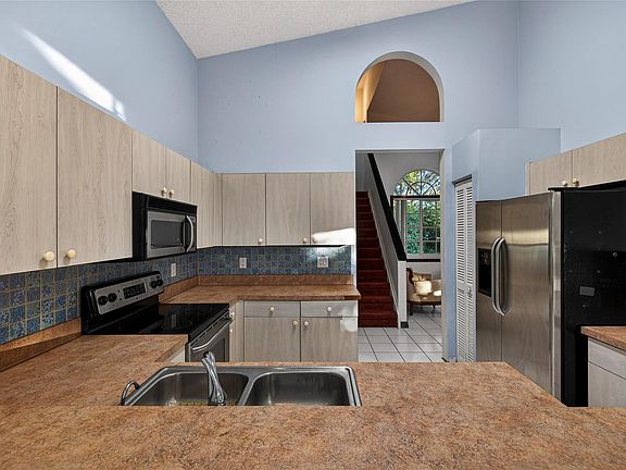 3rd image of 693 NW 46th Avenue