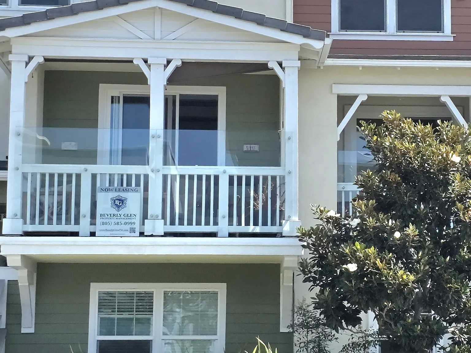 1870 Victoria Avenue - 1 — Photo 1