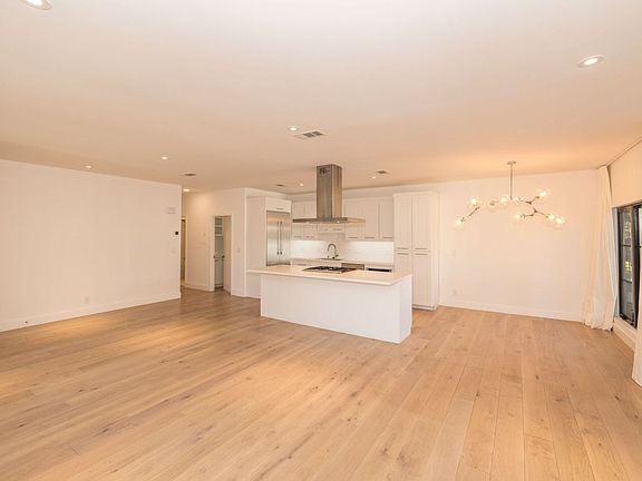 4th image of 1326 Hoover St #7-L