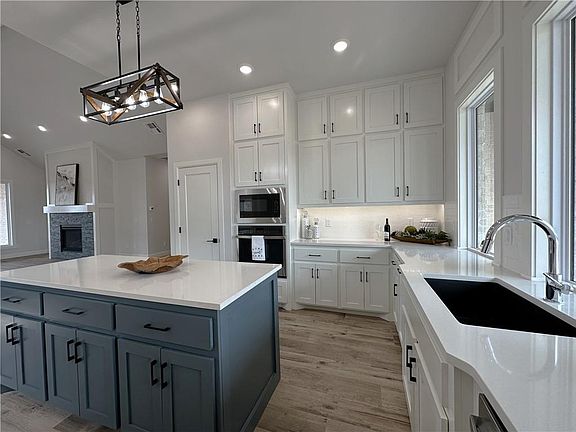 4th image of 15405 Caspian Ln