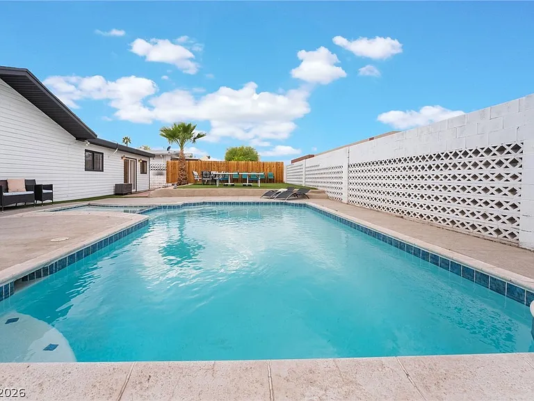 3992 Chinchilla Ave — Photo 45