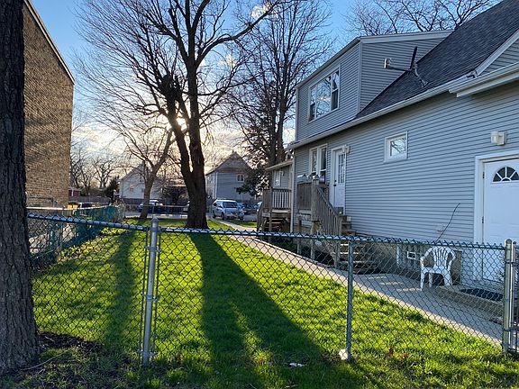 2nd image of 1952 S Chestnut St #G
