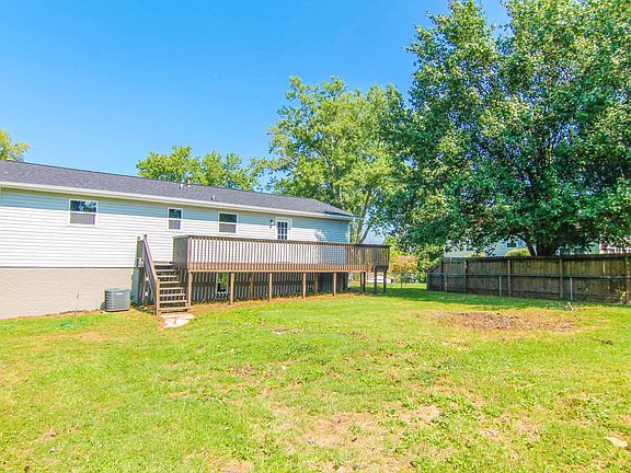 3rd image of 2318 Shawn Dr