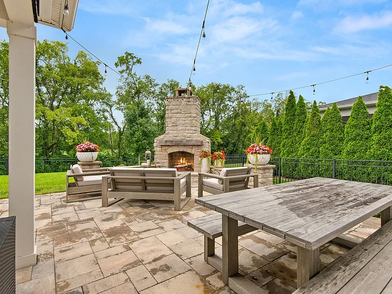 812 Plowson Rd — Photo 33