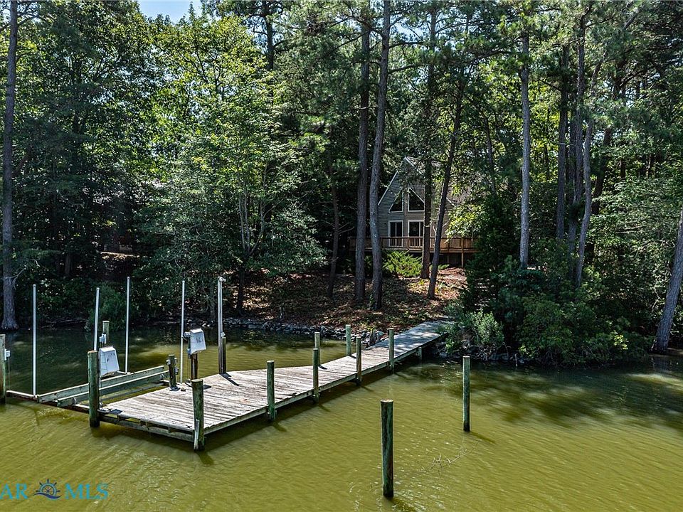 1st image of 105 Emerald Cove Rd