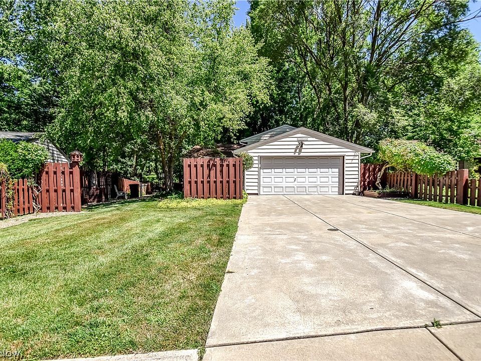 1st image of 464 Hickory Ln
