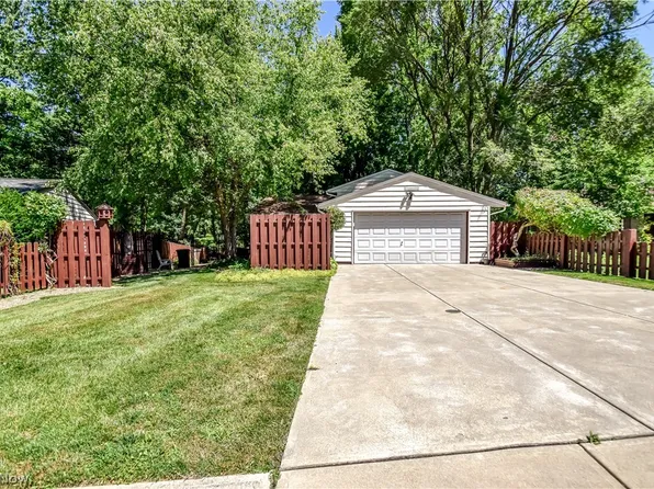 464 Hickory Ln, Painesville, OH 44077
