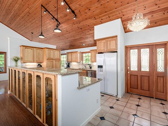 5th image of 707 Kanaka Valley Road