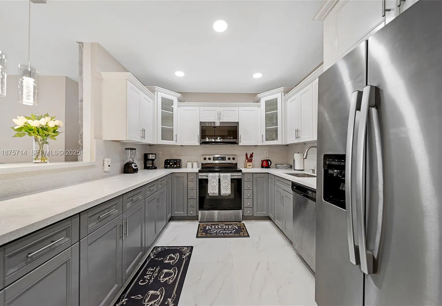 4 bed, 3.5 bath, 2770 sqft, $10,000 — Photo 2