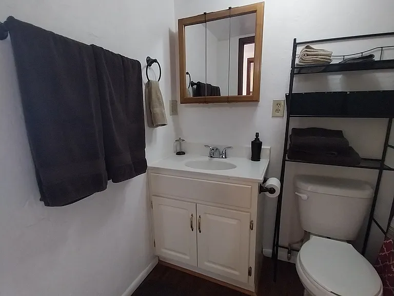 Full bath with storage and linens