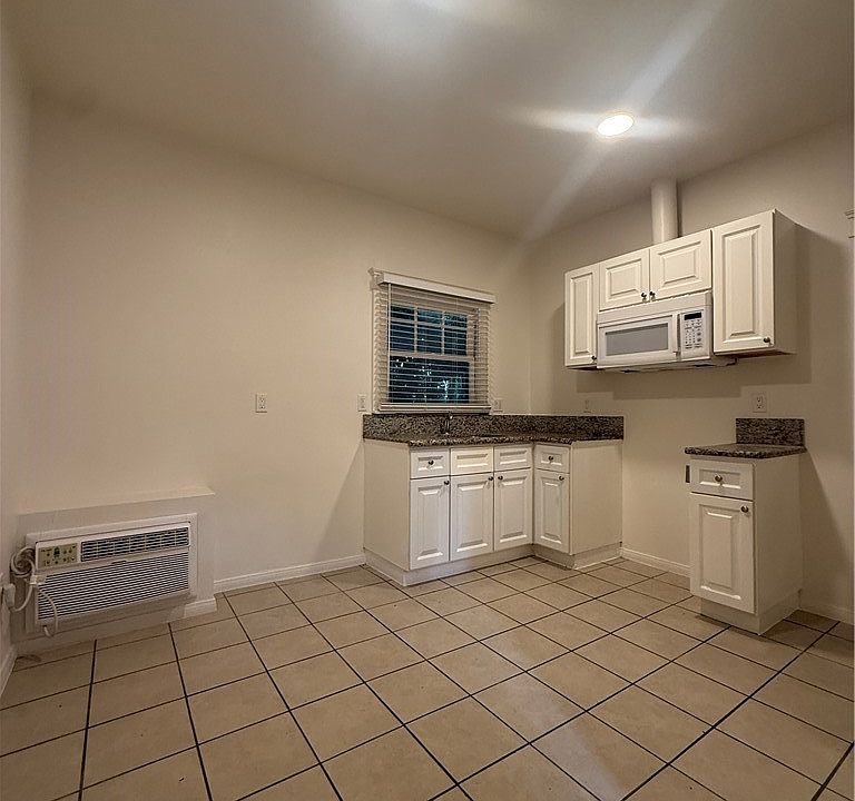 1st image of 718 Chestnut Ave #12