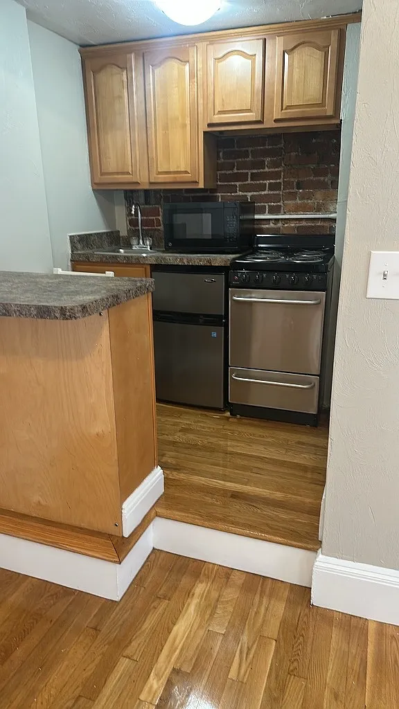 Studio, 450 sqft, $2,400 — Photo 1