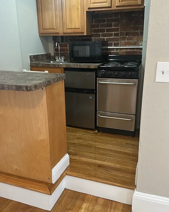 48 Hereford St #9