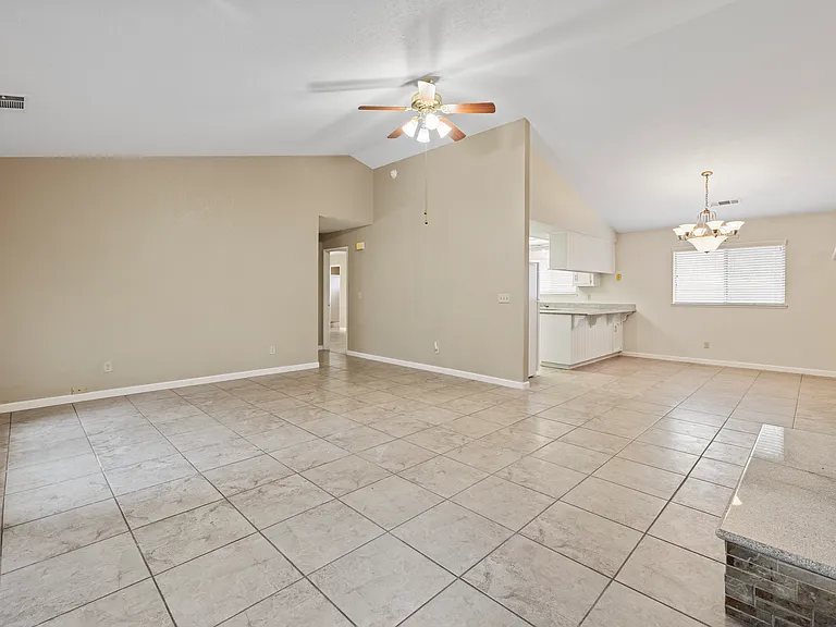 1812 W Wren Dr — Photo 3