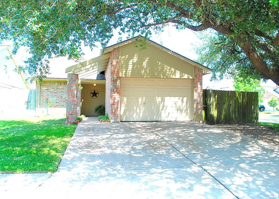 1st image of 7102 Village Lake Dr